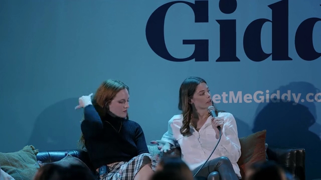Ashley-Greene-dot-nl_2022GetMeGiddy-BarePanel1026.jpg