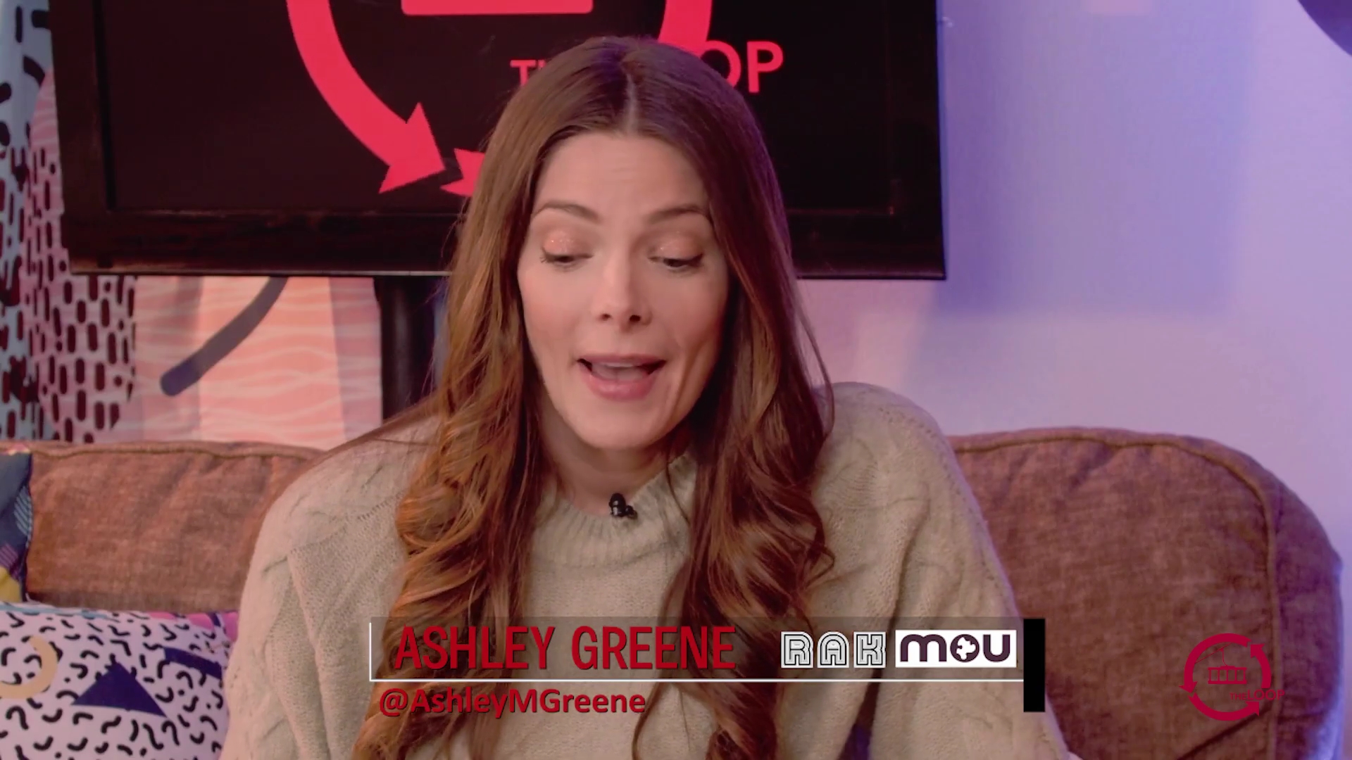 Ashley-Greene-dot-nl_2022TheLoop0014.jpg