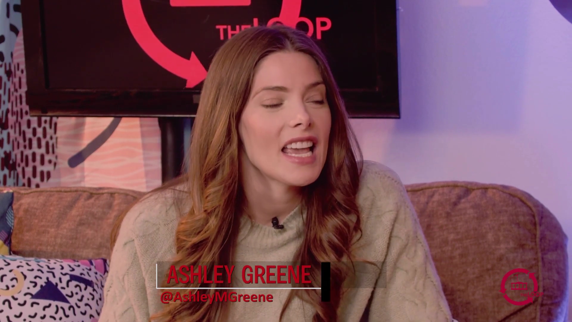 Ashley-Greene-dot-nl_2022TheLoop0017.jpg