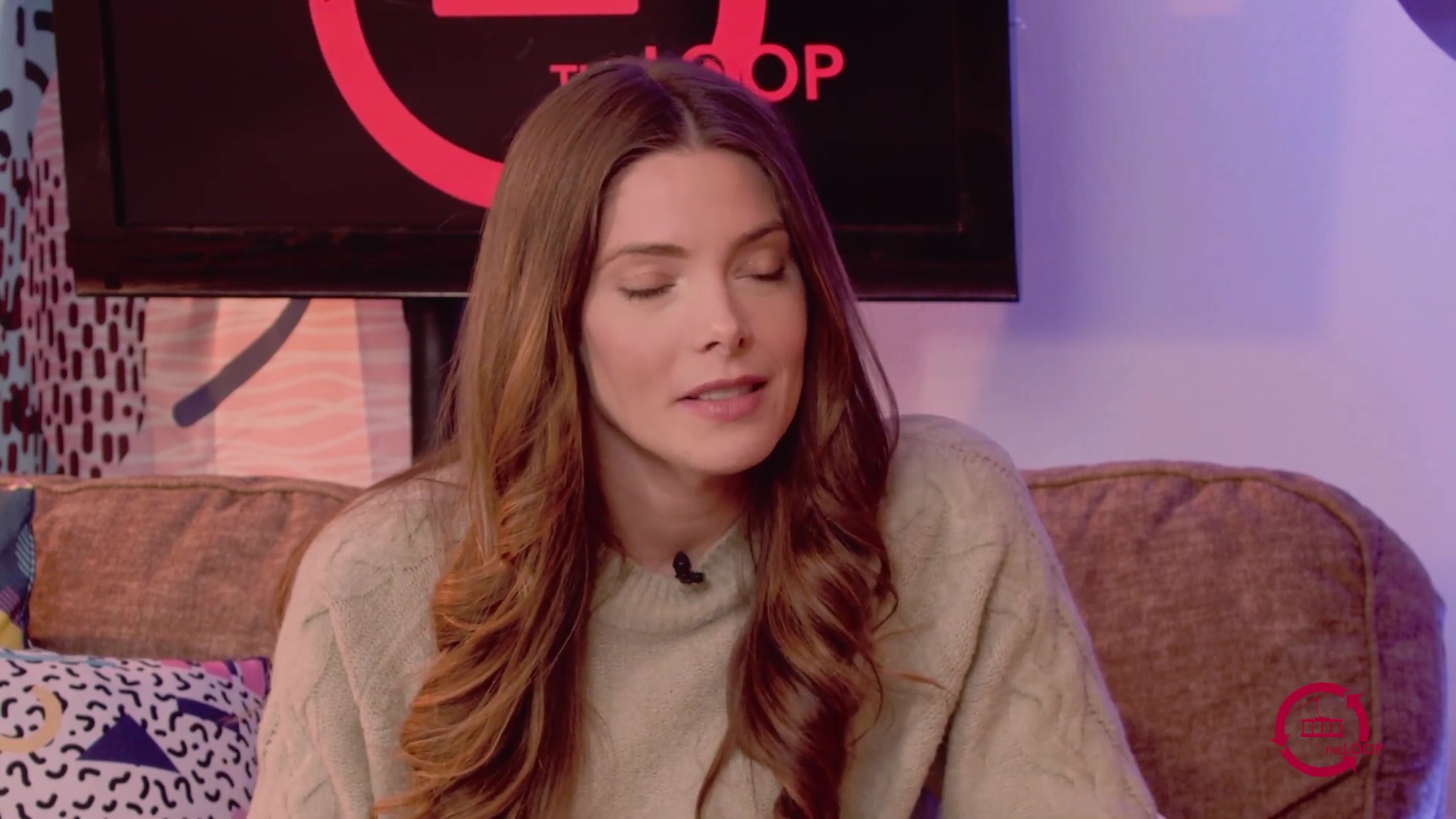 Ashley-Greene-dot-nl_2022TheLoop0020.jpg