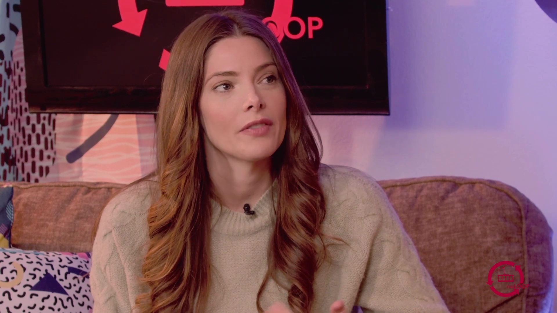 Ashley-Greene-dot-nl_2022TheLoop0038.jpg