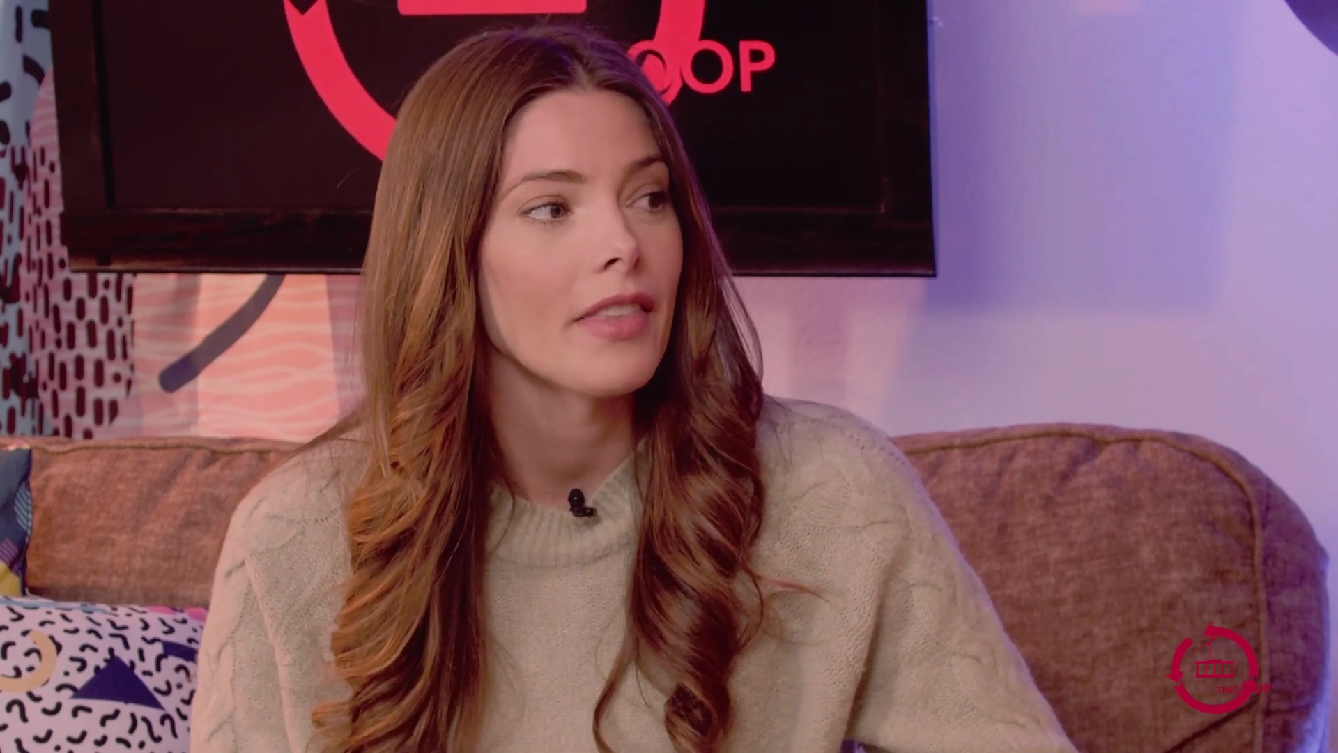 Ashley-Greene-dot-nl_2022TheLoop0046.jpg