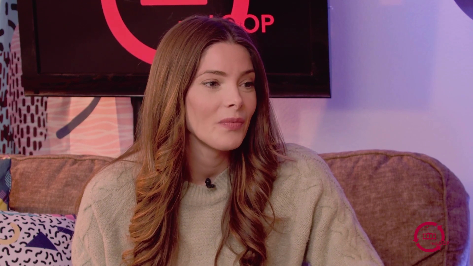 Ashley-Greene-dot-nl_2022TheLoop0070.jpg