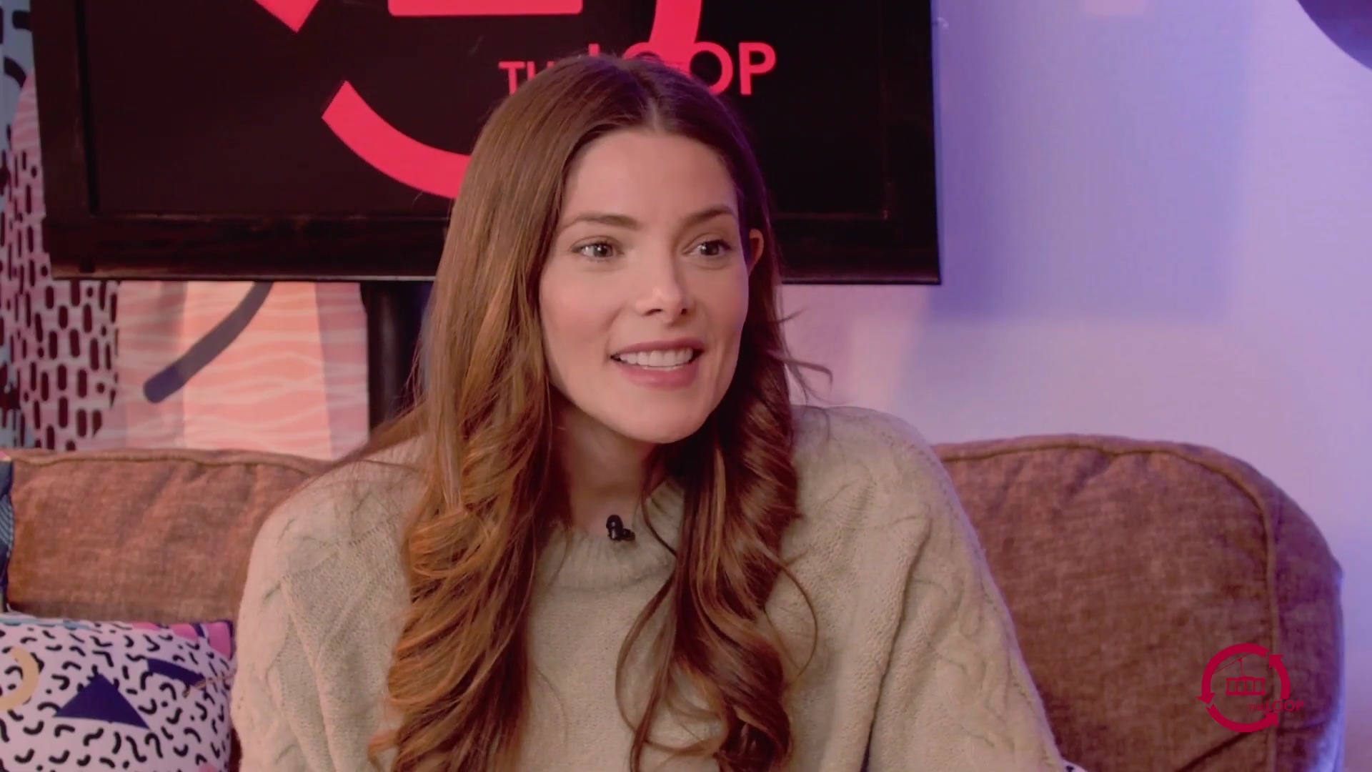 Ashley-Greene-dot-nl_2022TheLoop0098.jpg