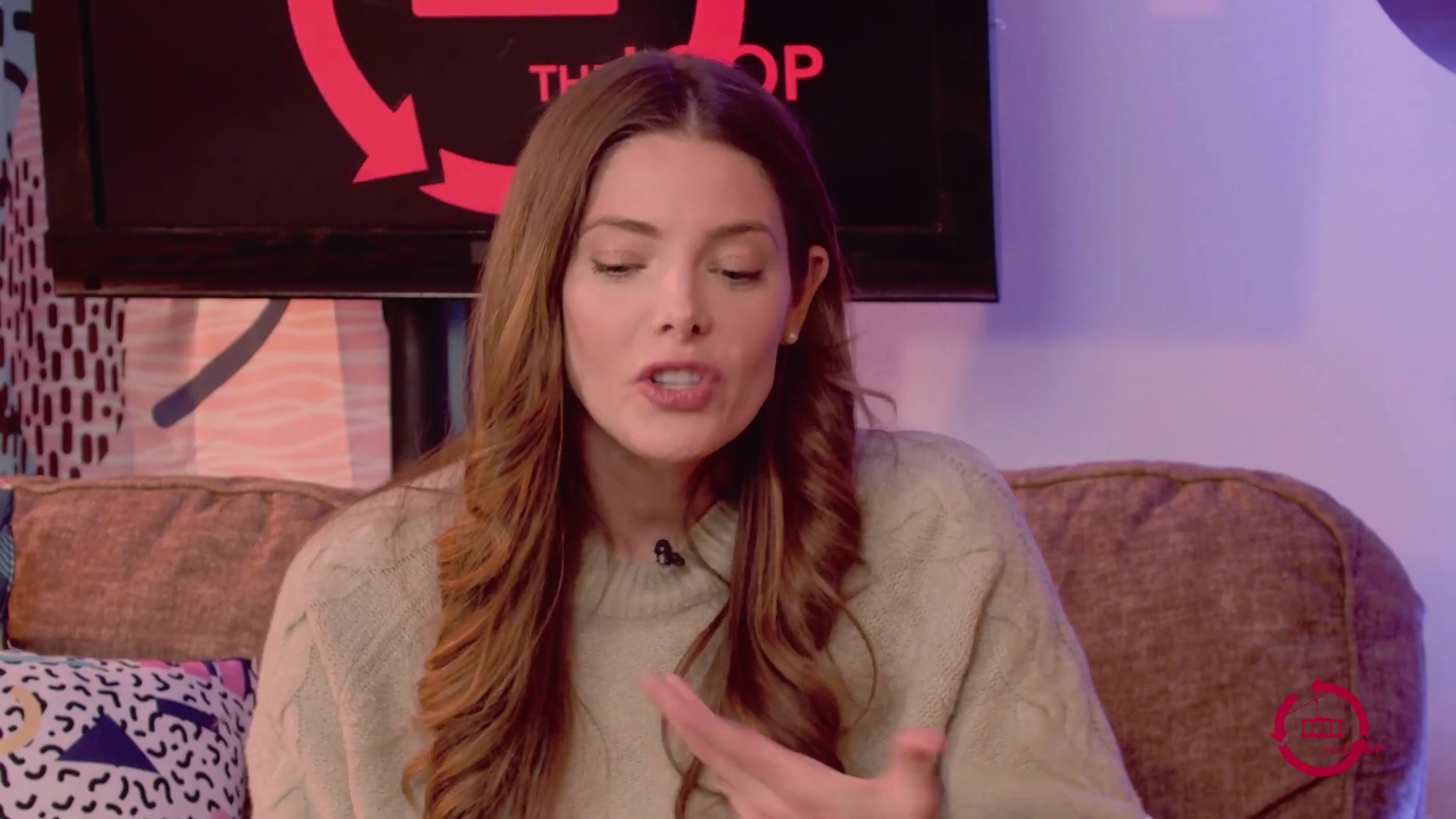 Ashley-Greene-dot-nl_2022TheLoop0099.jpg