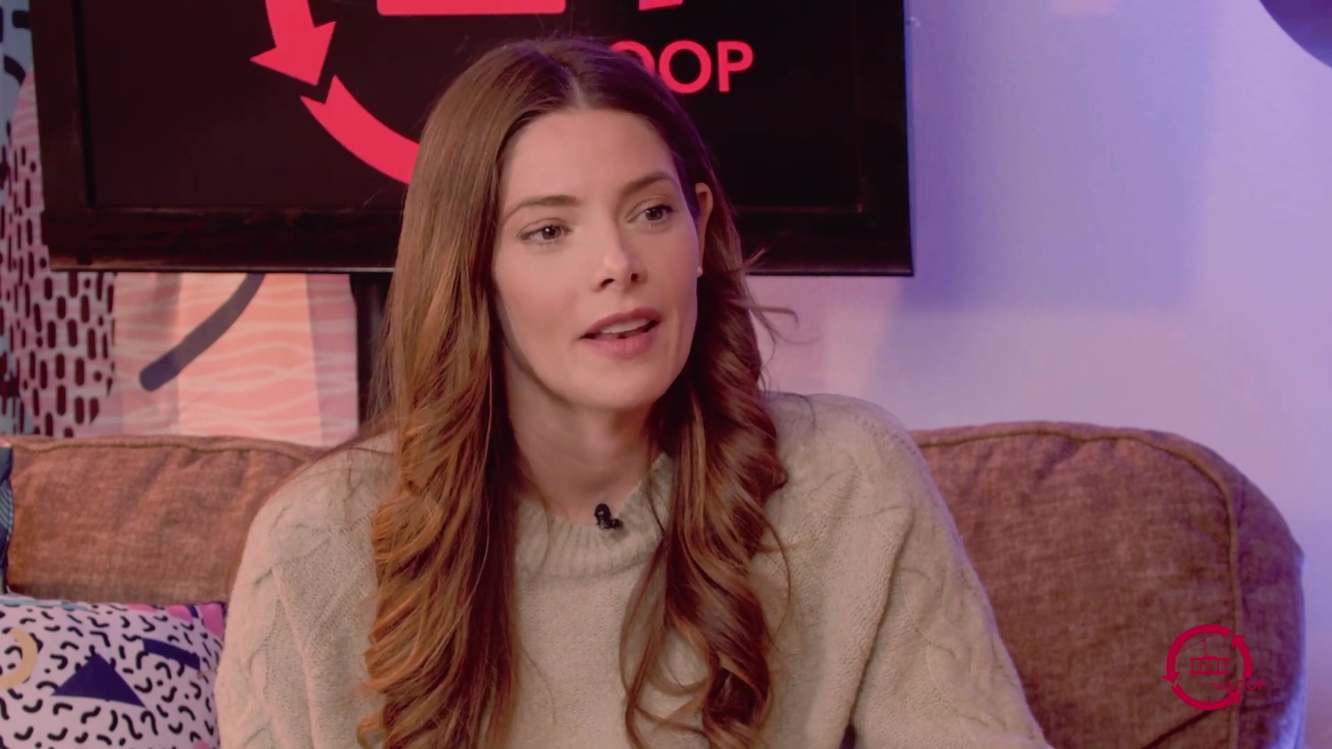 Ashley-Greene-dot-nl_2022TheLoop0103.jpg