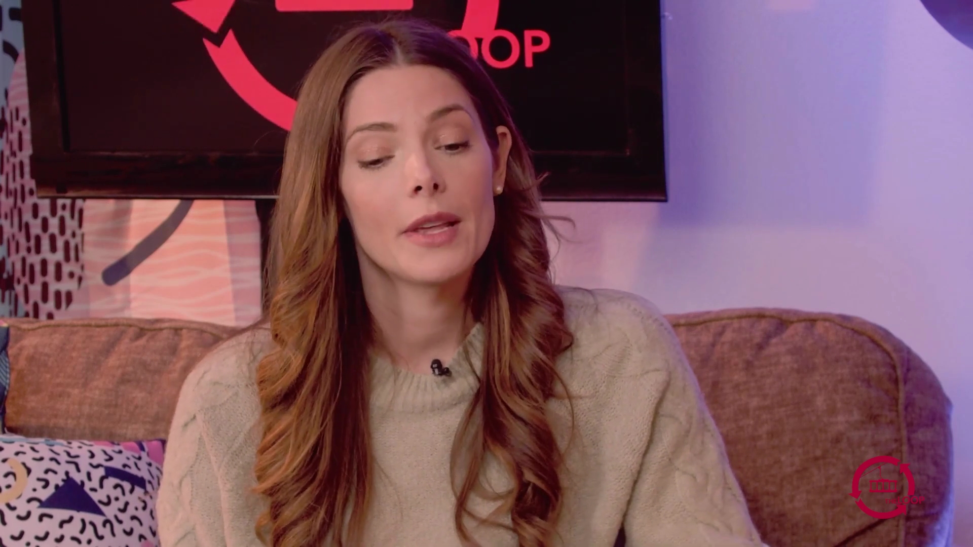 Ashley-Greene-dot-nl_2022TheLoop0105.jpg