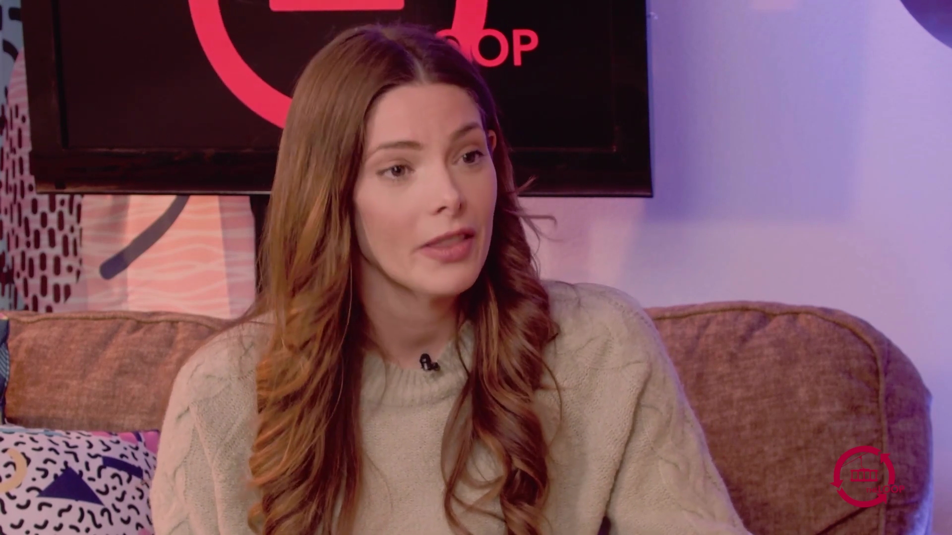 Ashley-Greene-dot-nl_2022TheLoop0106.jpg