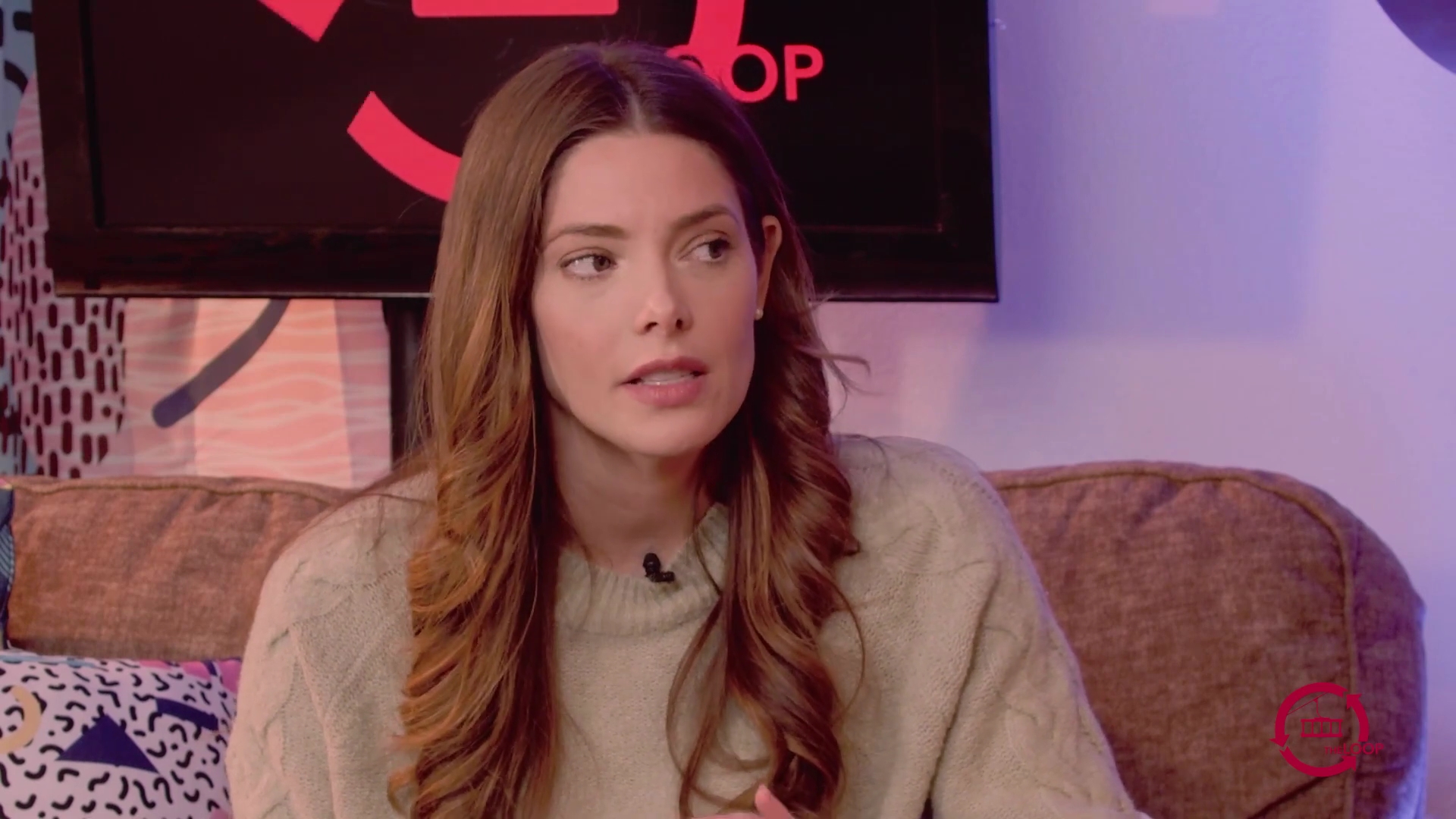 Ashley-Greene-dot-nl_2022TheLoop0108.jpg