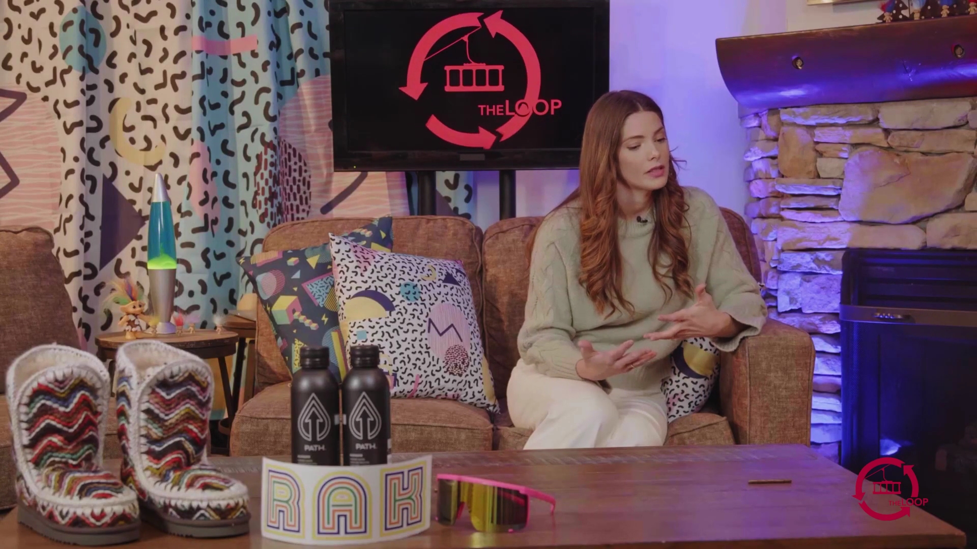 Ashley-Greene-dot-nl_2022TheLoop0169.jpg