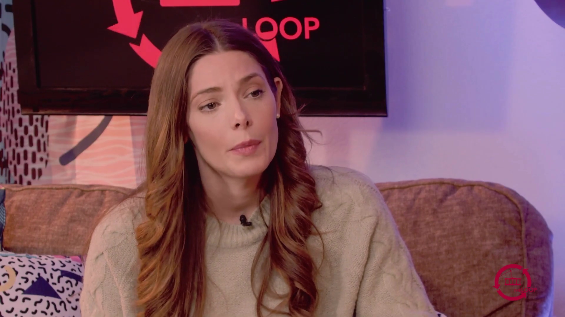 Ashley-Greene-dot-nl_2022TheLoop0174.jpg
