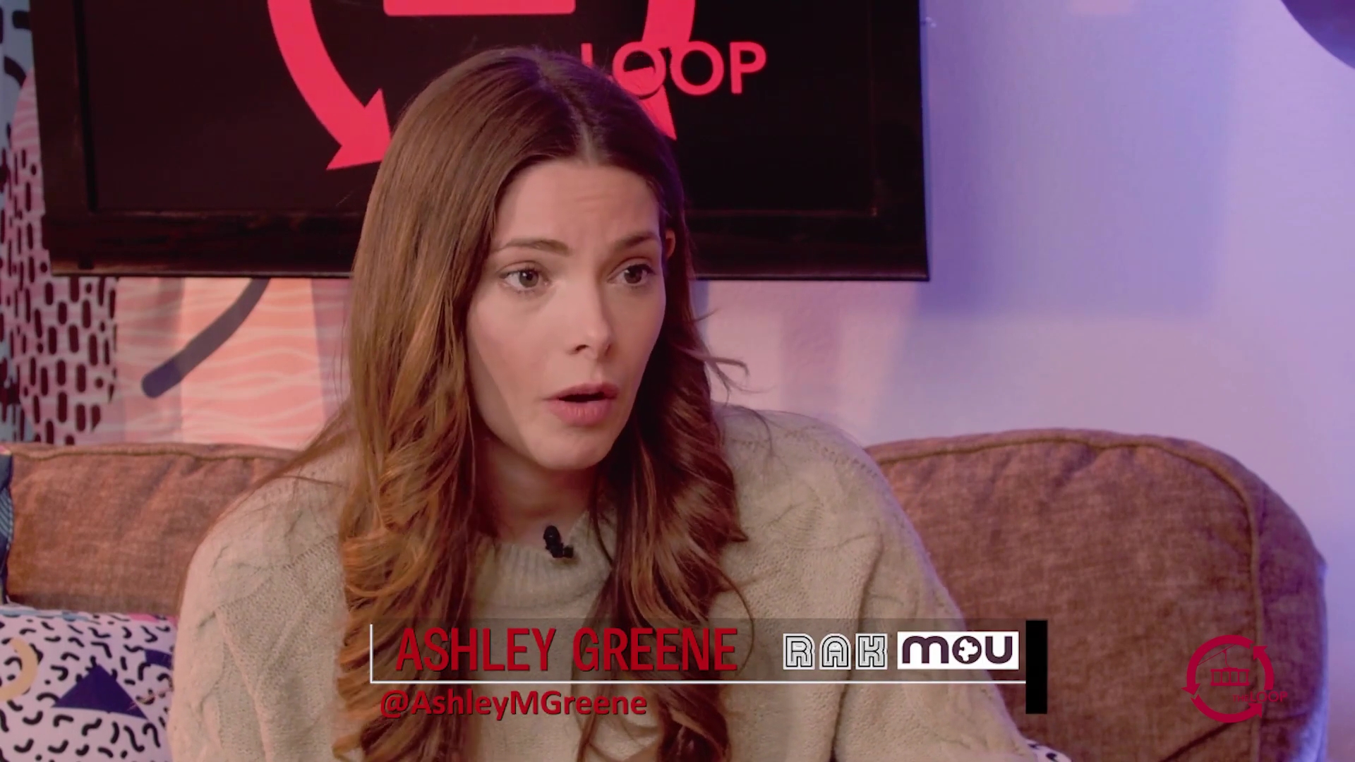 Ashley-Greene-dot-nl_2022TheLoop0178.jpg