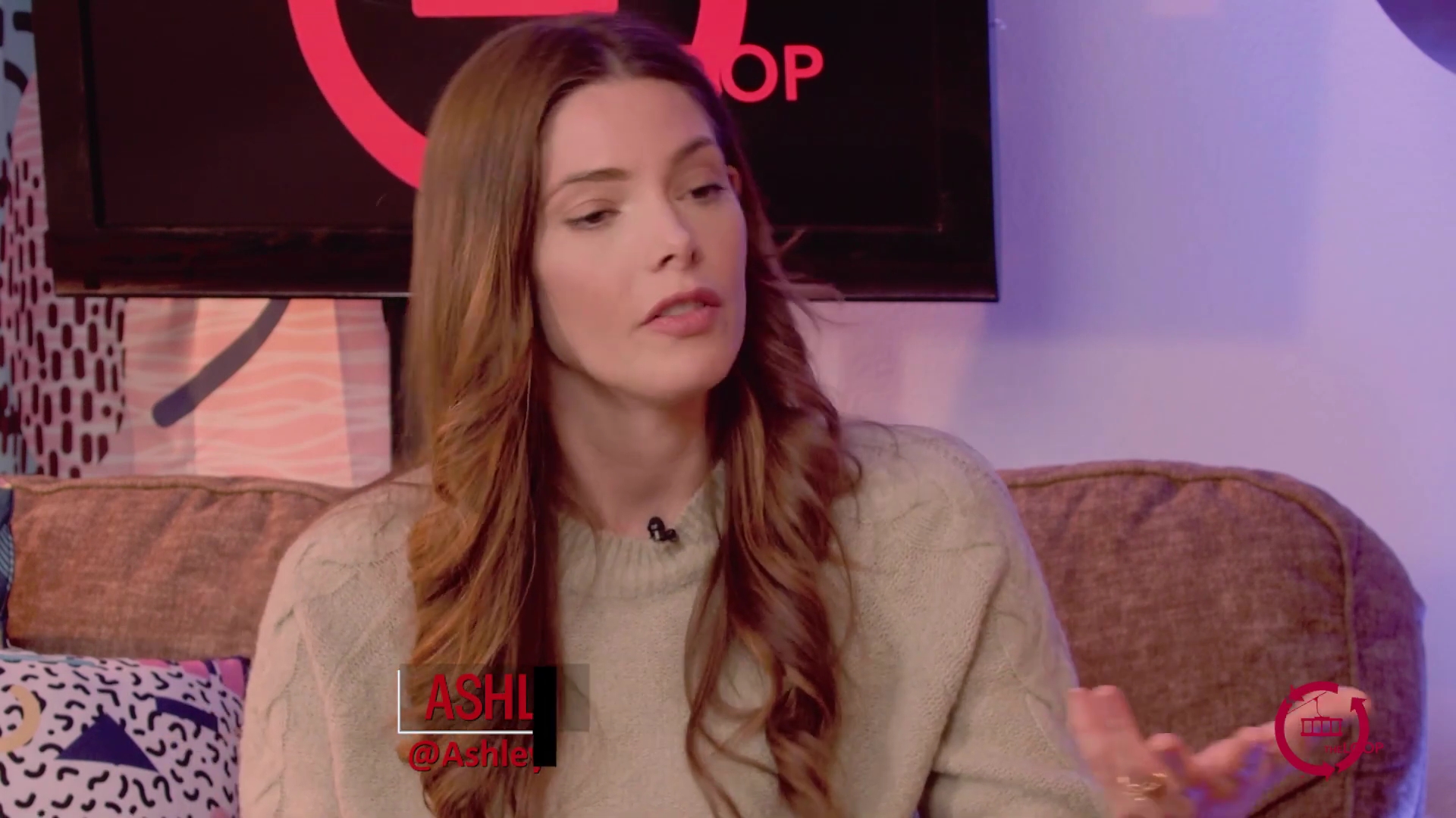 Ashley-Greene-dot-nl_2022TheLoop0182.jpg