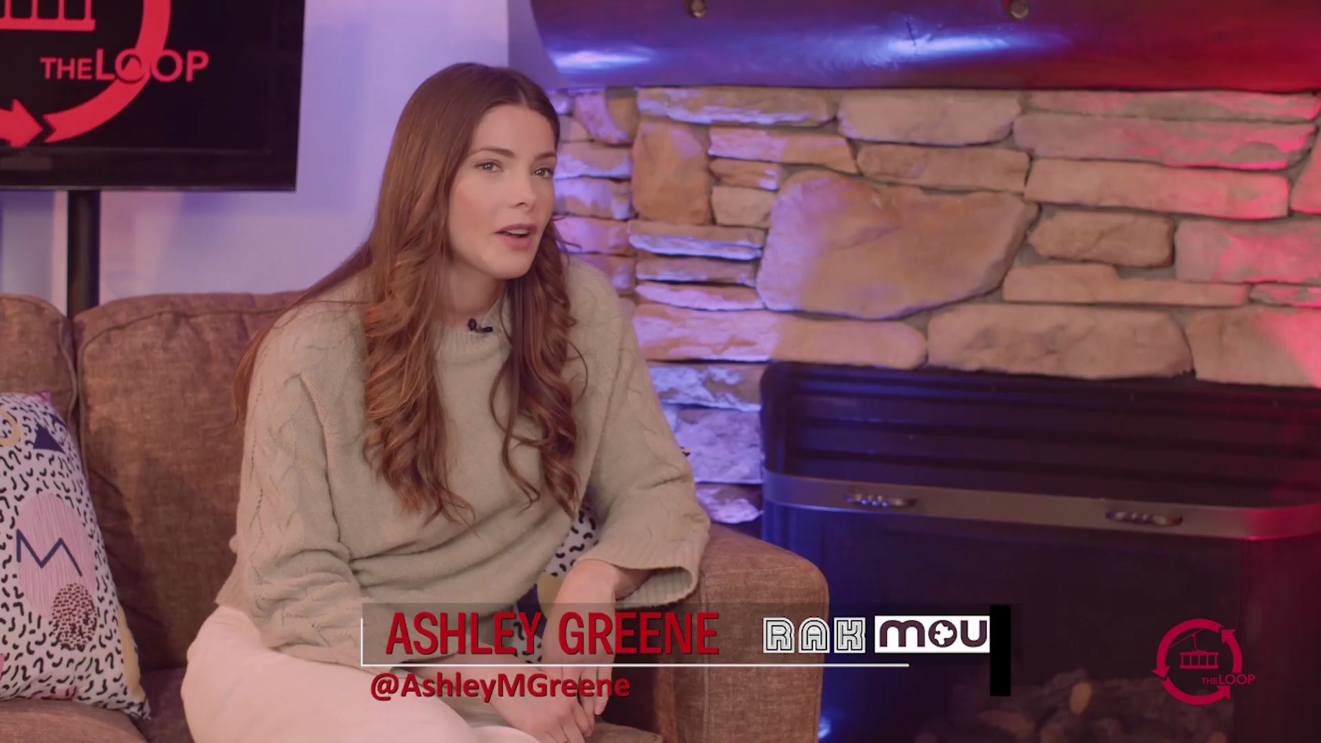 Ashley-Greene-dot-nl_2022TheLoop0262.jpg