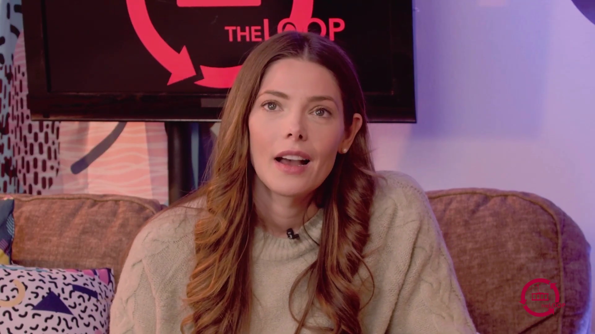 Ashley-Greene-dot-nl_2022TheLoop0289.jpg