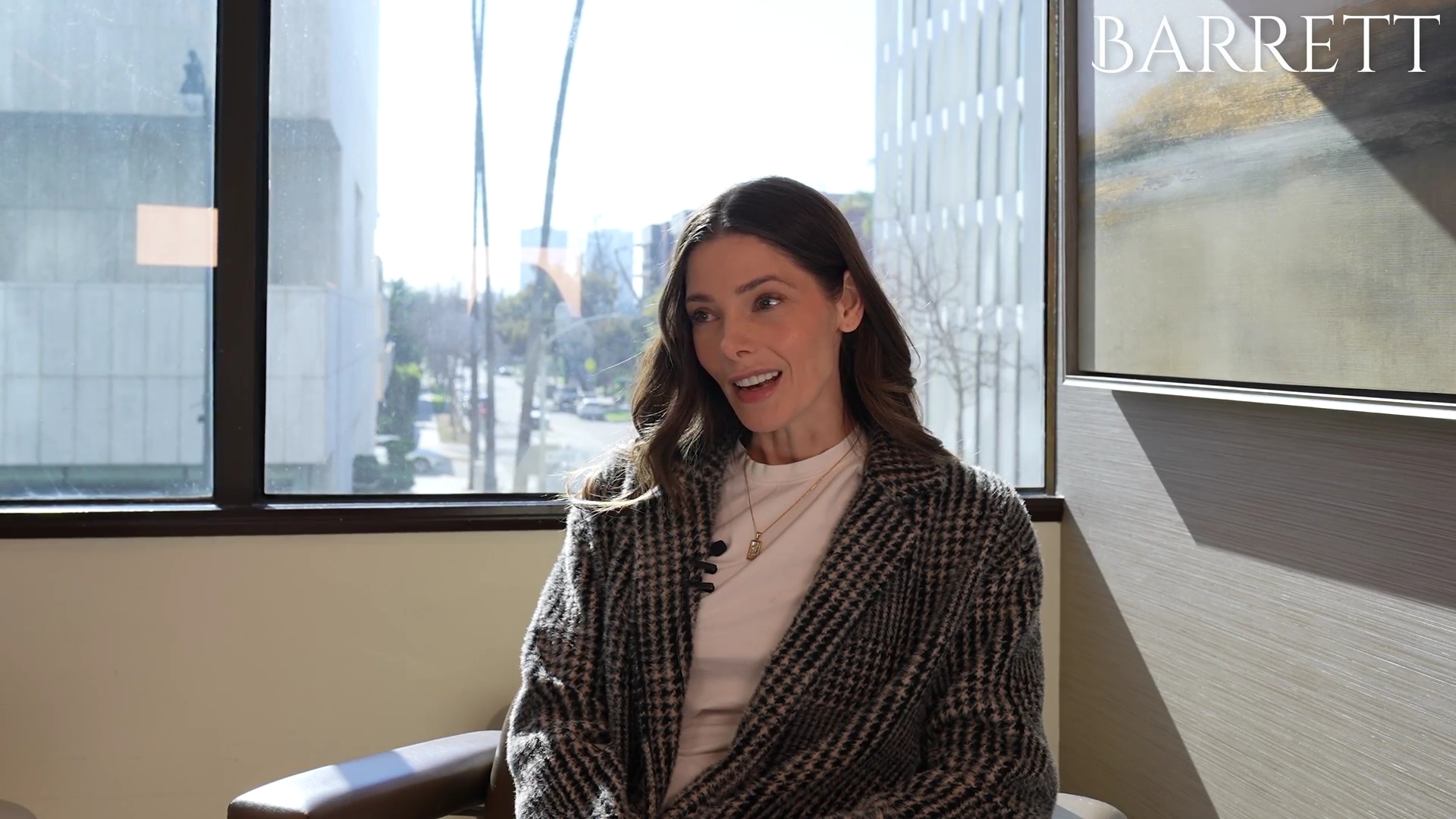 ashley-greene-dot-nl_BarrettPlasticSurgery0113.jpg
