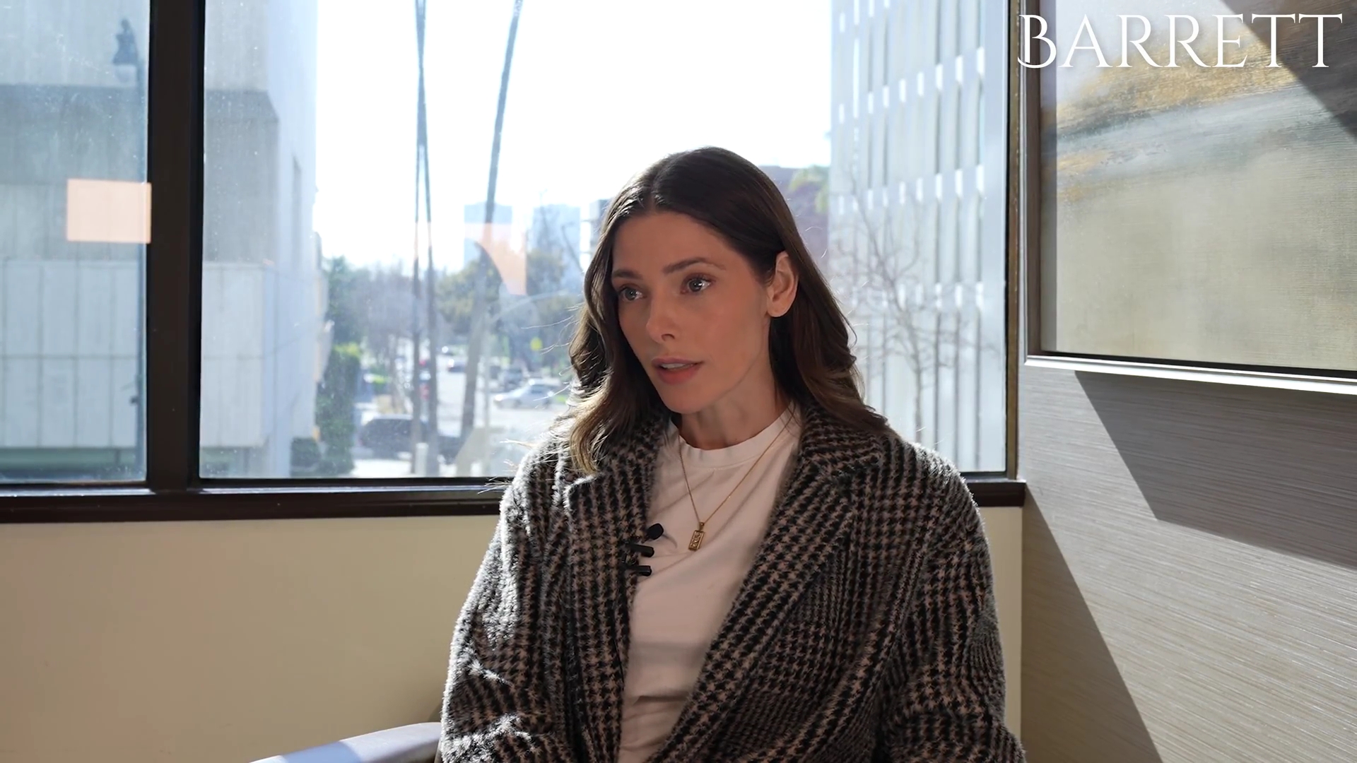 ashley-greene-dot-nl_BarrettPlasticSurgery0153.jpg