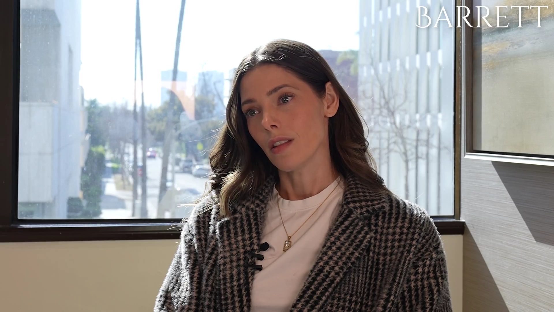 ashley-greene-dot-nl_BarrettPlasticSurgery0155.jpg