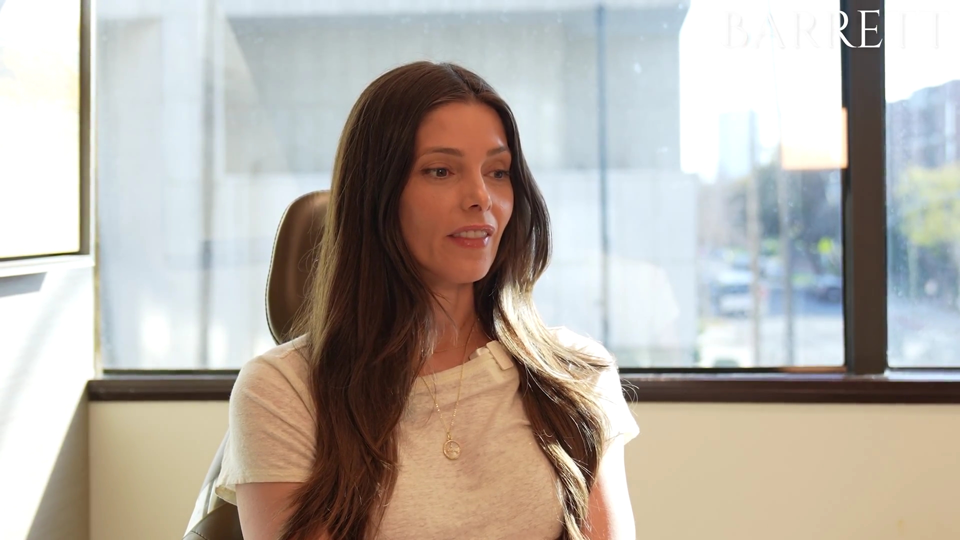 ashley-greene-dot-nl_BarrettPlasticSurgery0174.jpg