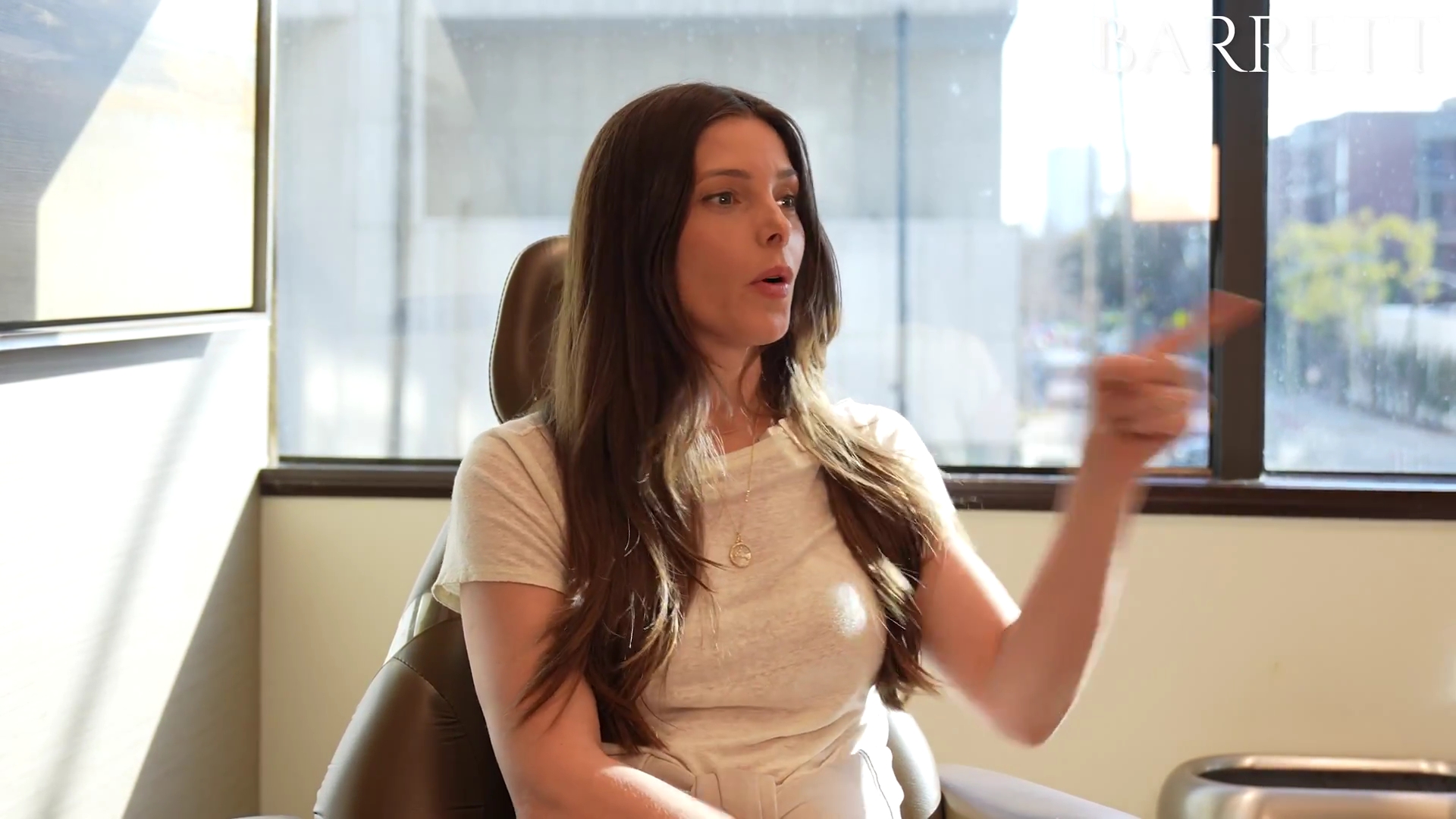 ashley-greene-dot-nl_BarrettPlasticSurgery0193.jpg