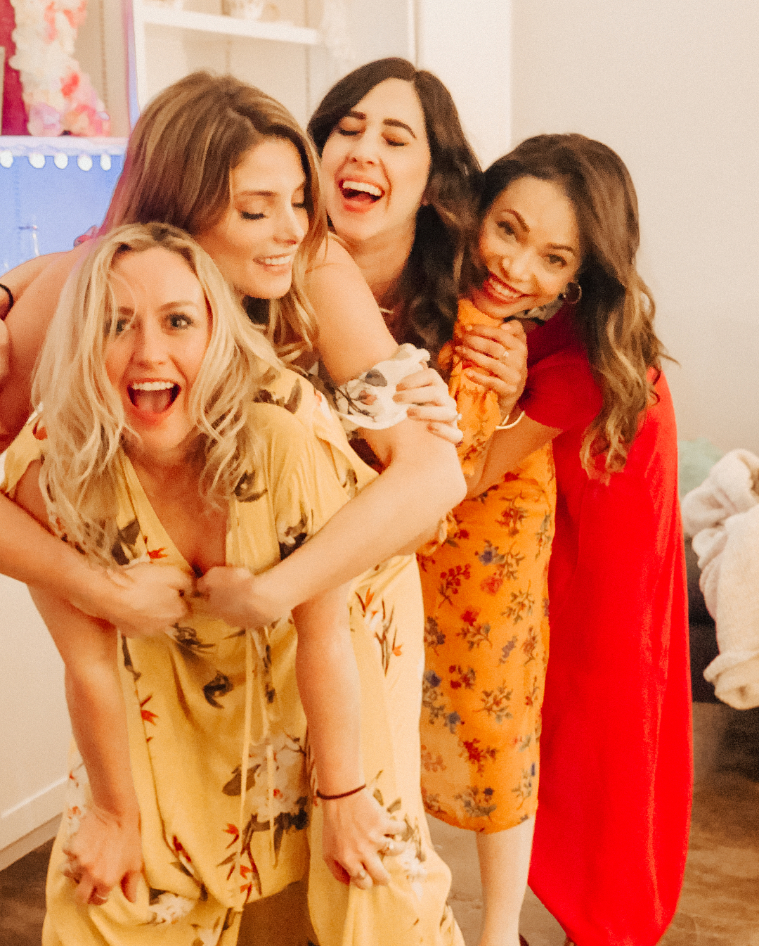 04 maart 2018: This is what 10+ years of friendship looks like. 😍 @ashleygreene is going to be the most beautiful bride! 😭
.
.
.
#friendship #squad #squadgoals #bridalshower #bridetobe #wedding #losangeles #california #girls #bride #californiabride #love #happy
