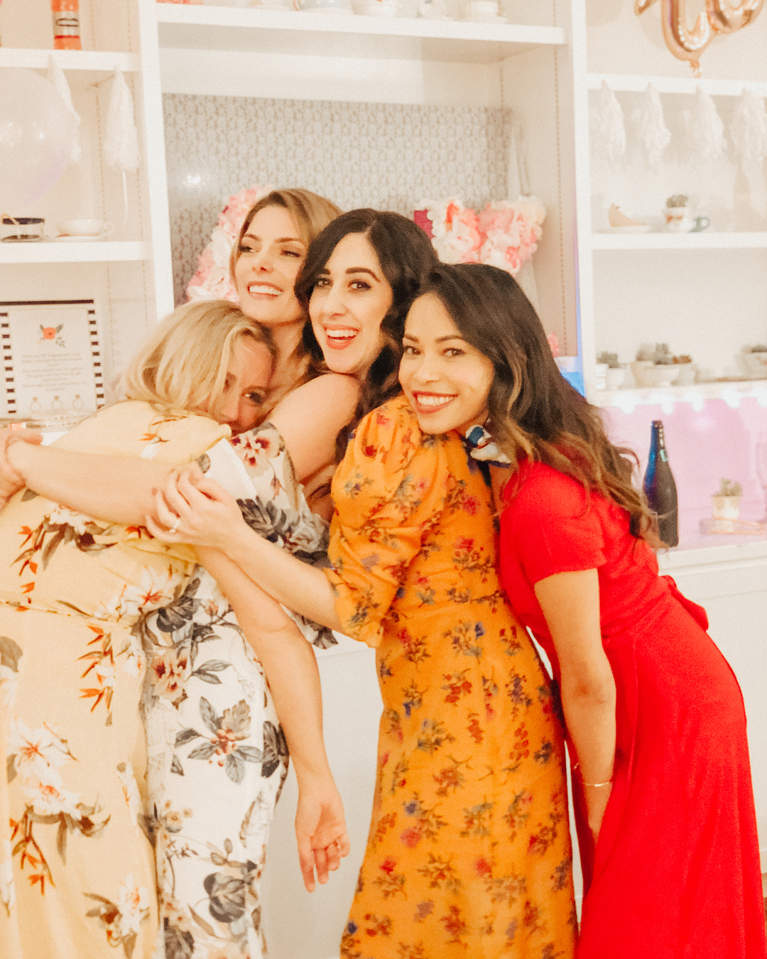 04 maart 2018: This is what 10+ years of friendship looks like. 😍 @ashleygreene is going to be the most beautiful bride! 😭
.
.
.
#friendship #squad #squadgoals #bridalshower #bridetobe #wedding #losangeles #california #girls #bride #californiabride #love #happy
04 maart 2018: This is what 10+ years of friendship looks like. 😍 @ashleygreene is going to be the most beautiful bride! 😭
.
.
.
#friendship #squad #squadgoals #bridalshower #bridetobe #wedding #losangeles #california #girls #bride #californiabride #love #happy