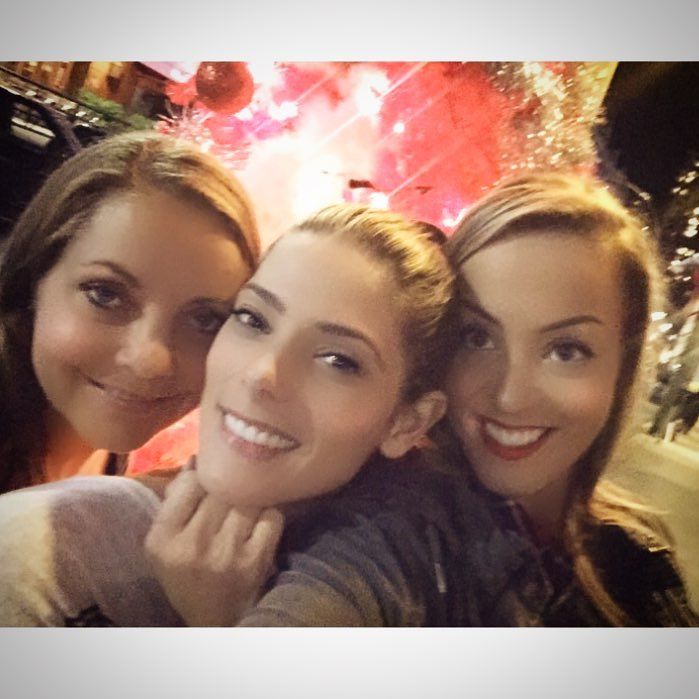 29 augustus 2016: Last night i had the distinct pleasure of having all my besties in one room! #squad #bffs @audrhi @alicialyn @waterworkspark @ashleygreene
 29 augustus 2016: Last night i had the distinct pleasure of having all my besties in one room! #squad #bffs @audrhi @alicialyn @waterworkspark @ashleygreene