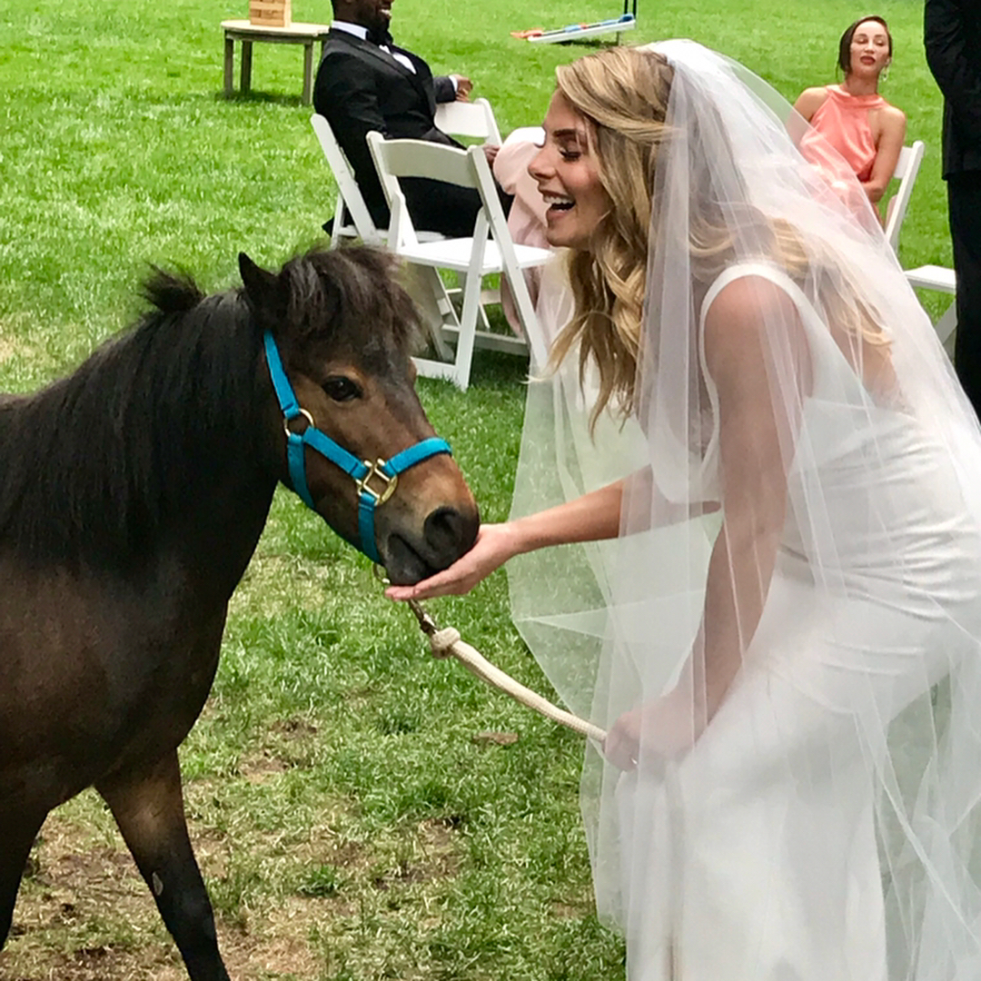 08 juli: It was a very special weekend filled with fairytale happy endings and so much love. ❤️ Congrats to Ashley & Paul!
 08 juli: It was a very special weekend filled with fairytale happy endings and so much love. ❤️ Congrats to Ashley & Paul!
