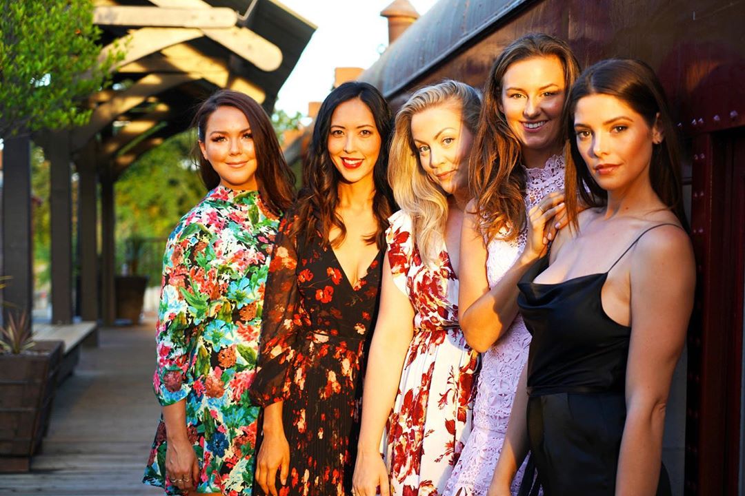 10 juni: Got to celebrate my #40th with my faves. (Sans KT @quesocabesakt4 )
#napa #calistoga @missymurphy44 @audrhi @ashleygreene @juliapolis
 10 juni: Got to celebrate my #40th with my faves. (Sans KT @quesocabesakt4 )
#napa #calistoga @missymurphy44 @audrhi @ashleygreene @juliapolis