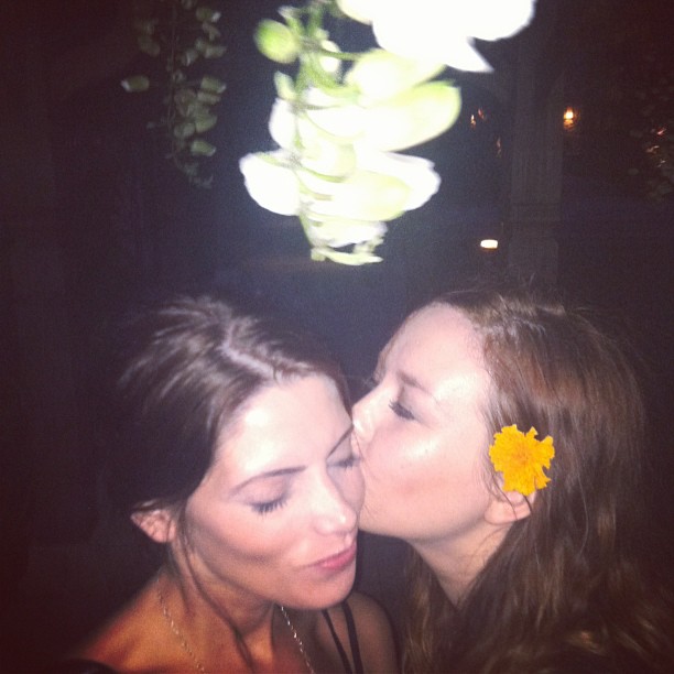 17 juni 2013; Hewo Bali @ashleygreene .
