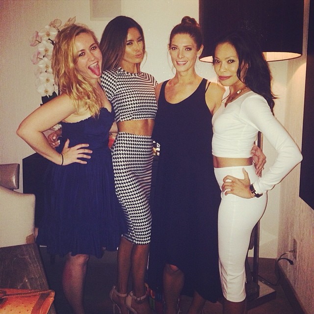 08 juni 2014; I am a professional picture ruiner @elliebeltran @sarahstage @ashleygreene
