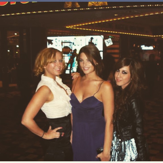 22 oktober 2015; #TBT from 8 YEARS AGO. We look like babies!! Miss you guys! @andreakelley @ashleygreene

