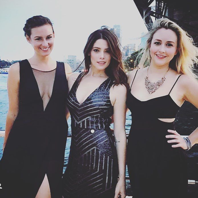 05 januari 2017: #TBT to missing these chicks already #takemeback
