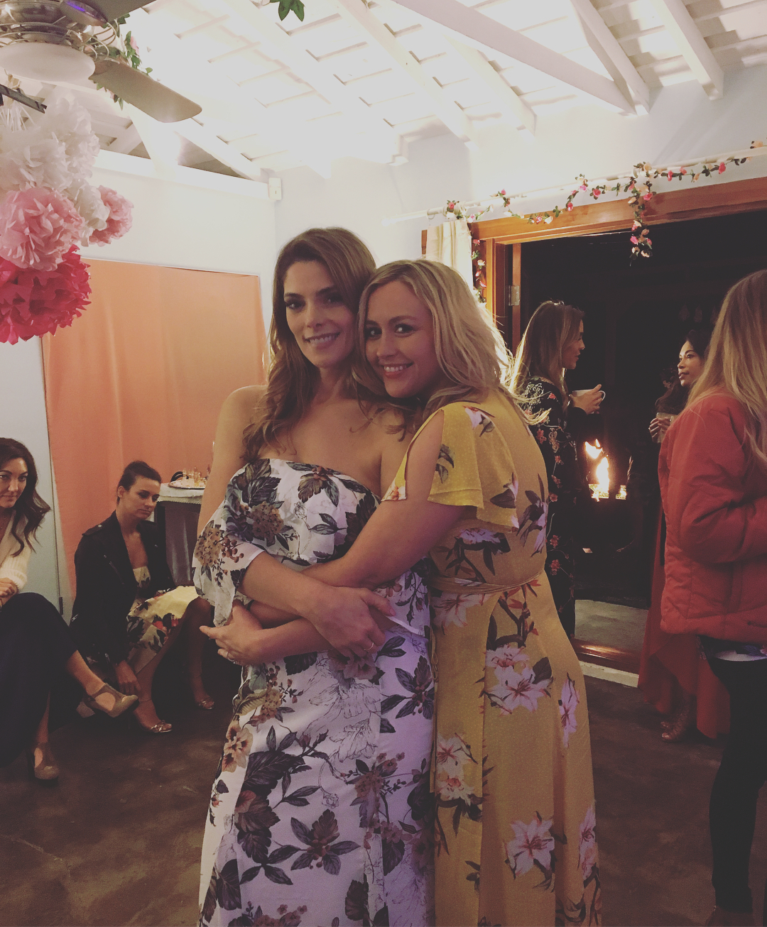 04 maart 2018: #makinitrain for the bride. @juliapolis you and your fam are the best! #bridalshowersuccess👰💍

