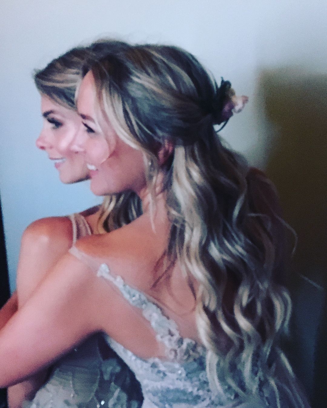 7 juli: Yesterday my sister became a Mrs. Thank you for asking me to be your Maid of Honor. It was one of the best days of my life and it’s because you and Paul are two of the loveliest people I’ve ever met. Cheers to your future and your journey ahead bunny!
