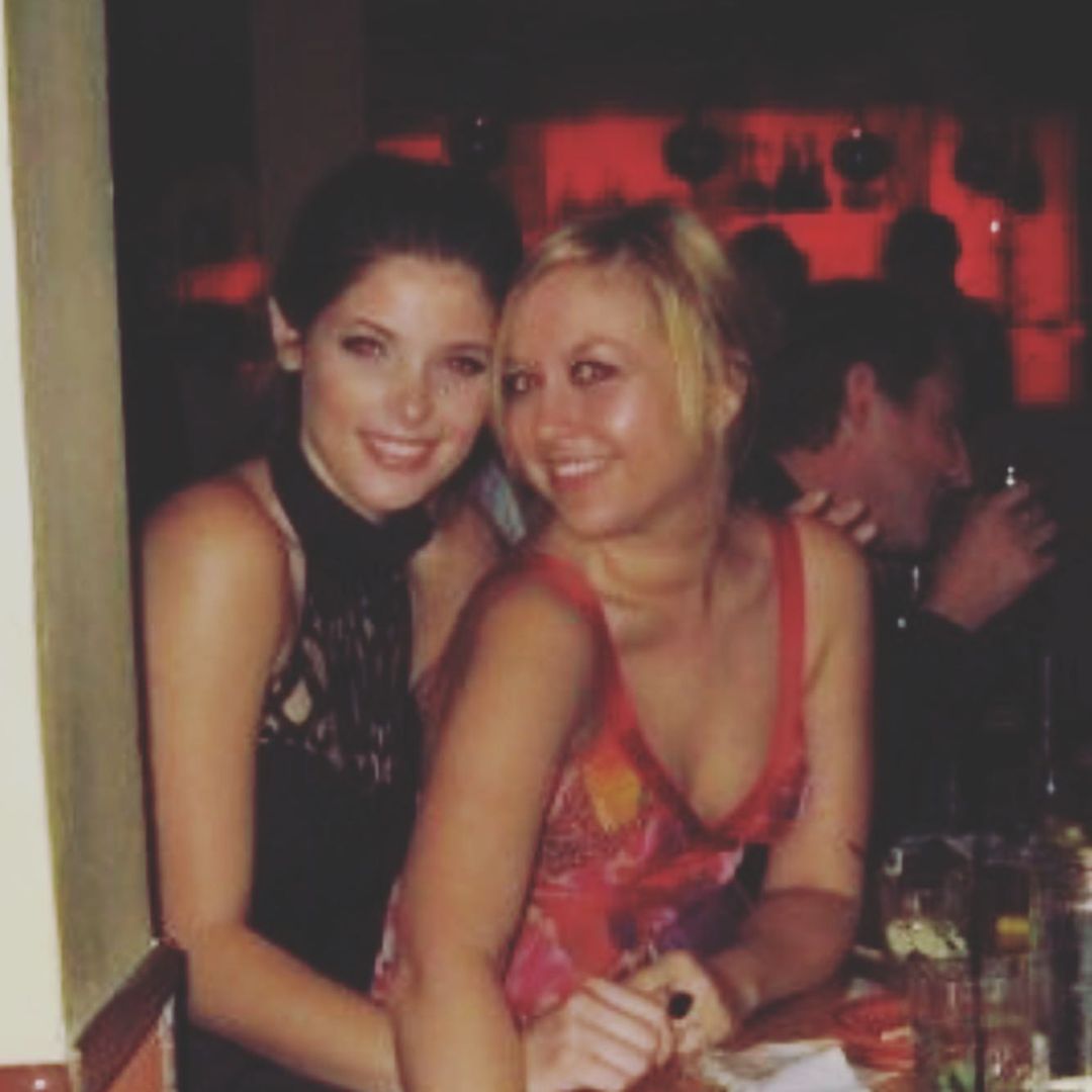 21 februari 2020: Happy bunny birthday to my seester @ashleygreene . I tried finding the oldest photos possible from 15 years ago, but lucky for us there wasn’t as much social media then :) thank you for being such a good friend through different states and even countries. I hope you have the best birthday and are absolutely spoiled like you deserve.
Love you like Crazy ❤️❤️❤️
