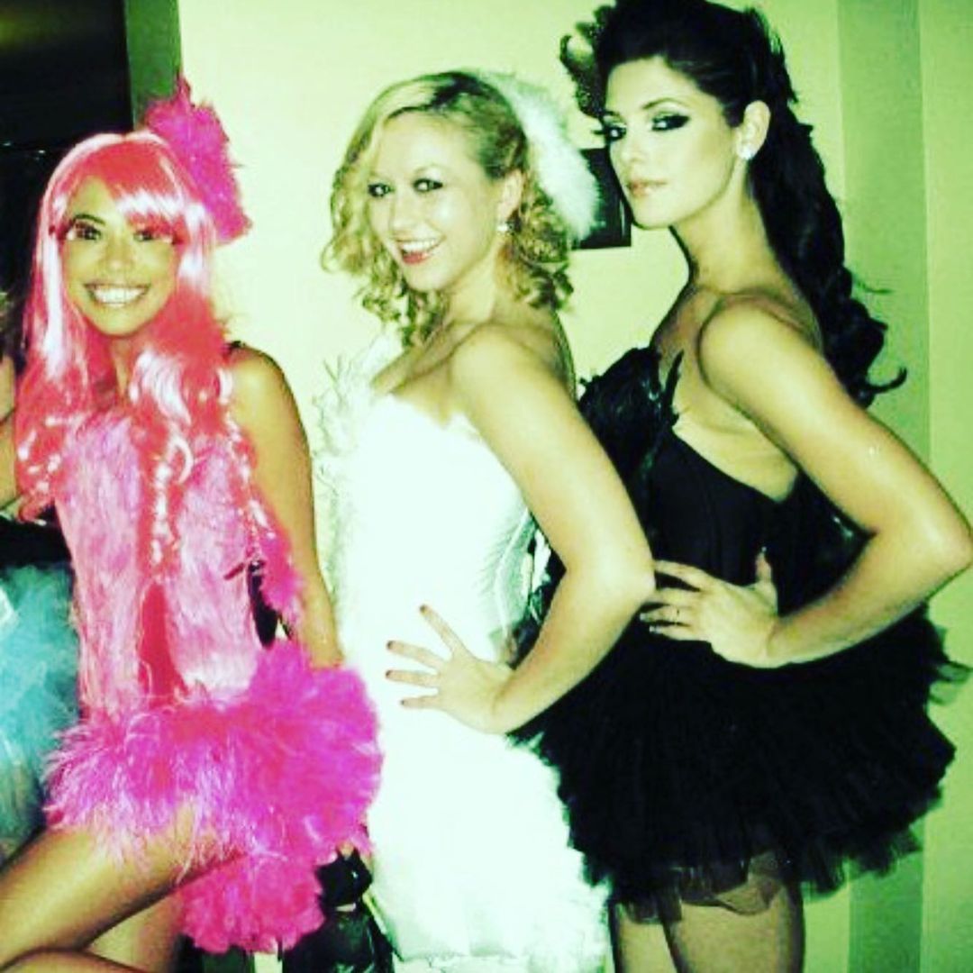 21 februari 2020: Happy bunny birthday to my seester @ashleygreene . I tried finding the oldest photos possible from 15 years ago, but lucky for us there wasn’t as much social media then :) thank you for being such a good friend through different states and even countries. I hope you have the best birthday and are absolutely spoiled like you deserve.
Love you like Crazy ❤️❤️❤️
