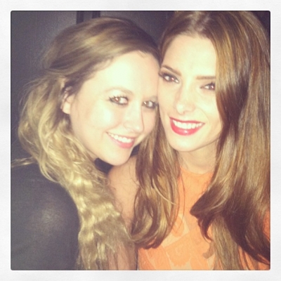 25 juli 2013; #TBT oh how we have swapped hair colors @ashleygreene
