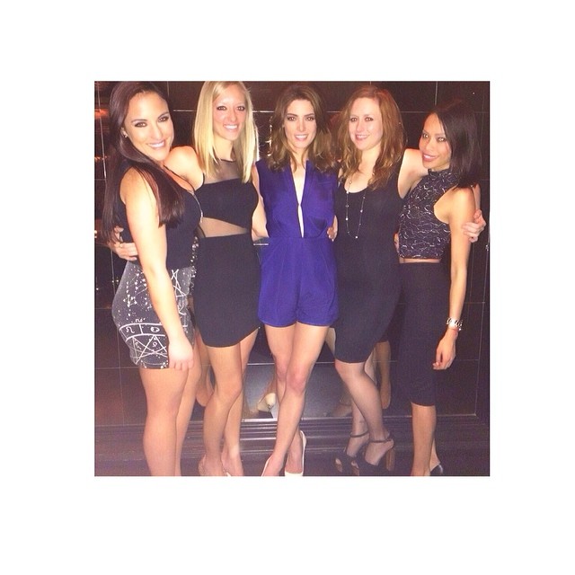 25 februari 2014; So happy for this reunion!! 💋❤️❤️❤️ @irene591 @jennystifter @ashleygreene @quesocabesakt4
