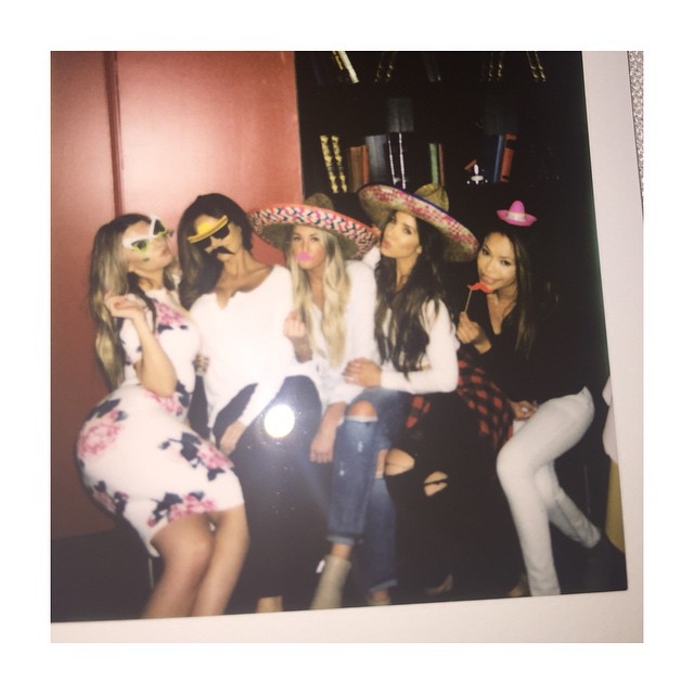 06 mei 2017: Happy Birthday @tauni901👸 🎉🍹🎂 We love you! 💖 #cincodemayo #bestblondie #Polaroids #901girls
