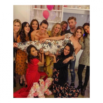 4 maart 2018: So happy to share such a magical day with all these beautiful souls showering our babe @ashleygreene ! We love you!!! 😘👰🏼 #bridalshower #love #bffs
leighsh
