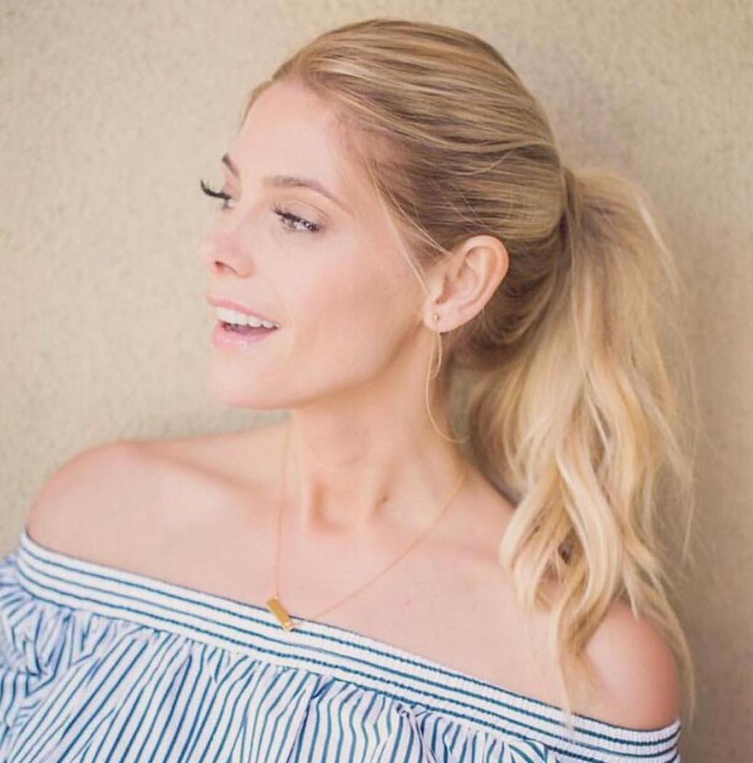 22 mei 2017: ✨SUMMER VIBES for @ashleygreene
.
⚡️ HAIR @josephchase @josephchasehair .
⚡️ MAKEUP @emmawillismakeup @contourfossa .
⚡️ CAPTURED BY @vanessatierneyphoto .
.
#AshleyGreene #EmmaWillisMakeup #ContourFossa #JosephChaseHair #VanessaTierney #LosAngeles
