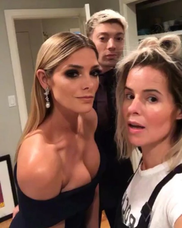 14 oktober 2017: FRIDAY NIGHT GLAM SQUAD ⚡️
.
@ashleygreene @josephchase @josephchasehair LOVE these guys ❤️
.
Close up Makeup pics to come 💋
14 oktober 2017: FRIDAY NIGHT GLAM SQUAD ⚡️
.
@ashleygreene @josephchase @josephchasehair LOVE these guys ❤️
.
Close up Makeup pics to come 💋