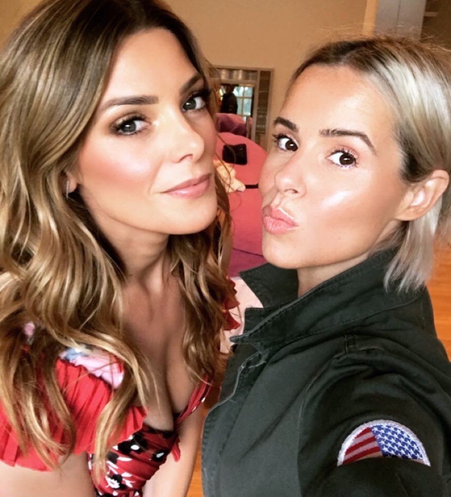 23 maart 2018: Flushed cheeks and pretty glow on beauty @ashleygreene for @freeform x @siren 🧜‍♀️ event 💦
.
Gorgeous mermaid hair by wingman @josephchase @josephchasehair
.
SKIN PREP⚡️ @katesomervilleskincare Dilo Oil x @olehenriksen Banana Bright Eye Crème x @elizabetharden Lip Repair Treatment .
FACE ⚡️ @beccacosmetics Backlight Primer x @ctilburymakeup Light Wonder x @marcbeauty NEW Remedy Concealer Pens
.
BLUSH ⚡️ @beccacosmetics Hibiscus Bloom #BECCAXChrissy Palette x Foxglove on top
.

