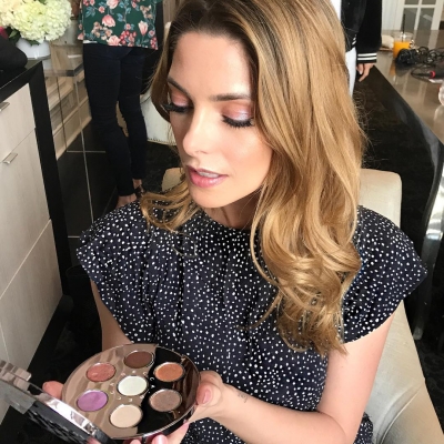 04 maart 2018: Makeup today for my girl @ashleygreene 💕💜💕
.
After INCREDIBLE Oxygen Facial’s at @katesomervilleskincare (thanks for mine too guys!) I used #KateSomerville #skincare x @beccacosmetics to get this 💎 gem polished off ✨
.
#EmmaWillisMakeup #ContourFossa
.
#AshleyGreene #Skin #Glow #Makeup
#OscarWeekend #Oscars2018 #Hollywood #RedCarpet #Celebration
