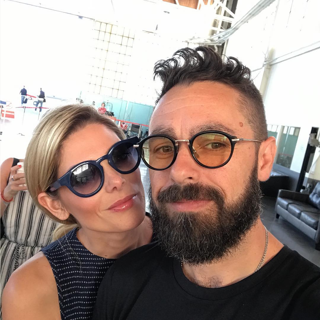 24 okt 2017: Off to Santa Rosa. @ashleygreene @audrhi #californiafirefund
 24 okt 2017: Off to Santa Rosa. @ashleygreene @audrhi #californiafirefund