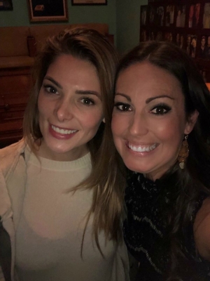 16 december 2017:@AshleyMGreene I have never met a more kind, genuine person! You’re amazing! God bless! And thank you!! Enjoy Nash! Merry Christmas!🎄

18 december 2017: @AshleyMGreene thanks for taking the time out of your dinner Sat night to meet us! You are a totally sweet person!!
