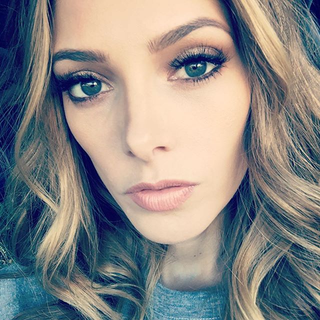09 Januari: Friday's not too shabby when you have @josephchase and @themakeupexpert on your side. 💇💁💄💕
