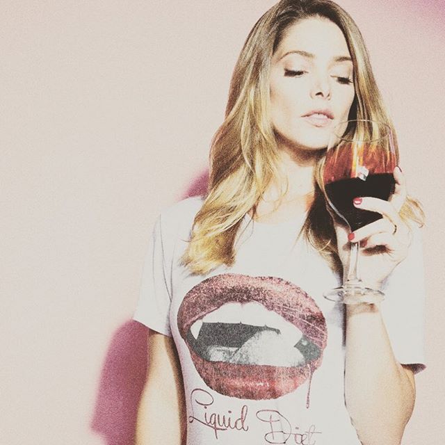 19 juli: Do you want to know my secret? I’m still a #vampire. Go on a #LiquidDiet to support A21’s work to protect children from human trafficking represent.com/ashley (Link to buy the tee and tank in my bio)
19 juli: Do you want to know my secret? I’m still a #vampire. Go on a #LiquidDiet to support A21’s work to protect children from human trafficking represent.com/ashley (Link to buy the tee and tank in my bio)