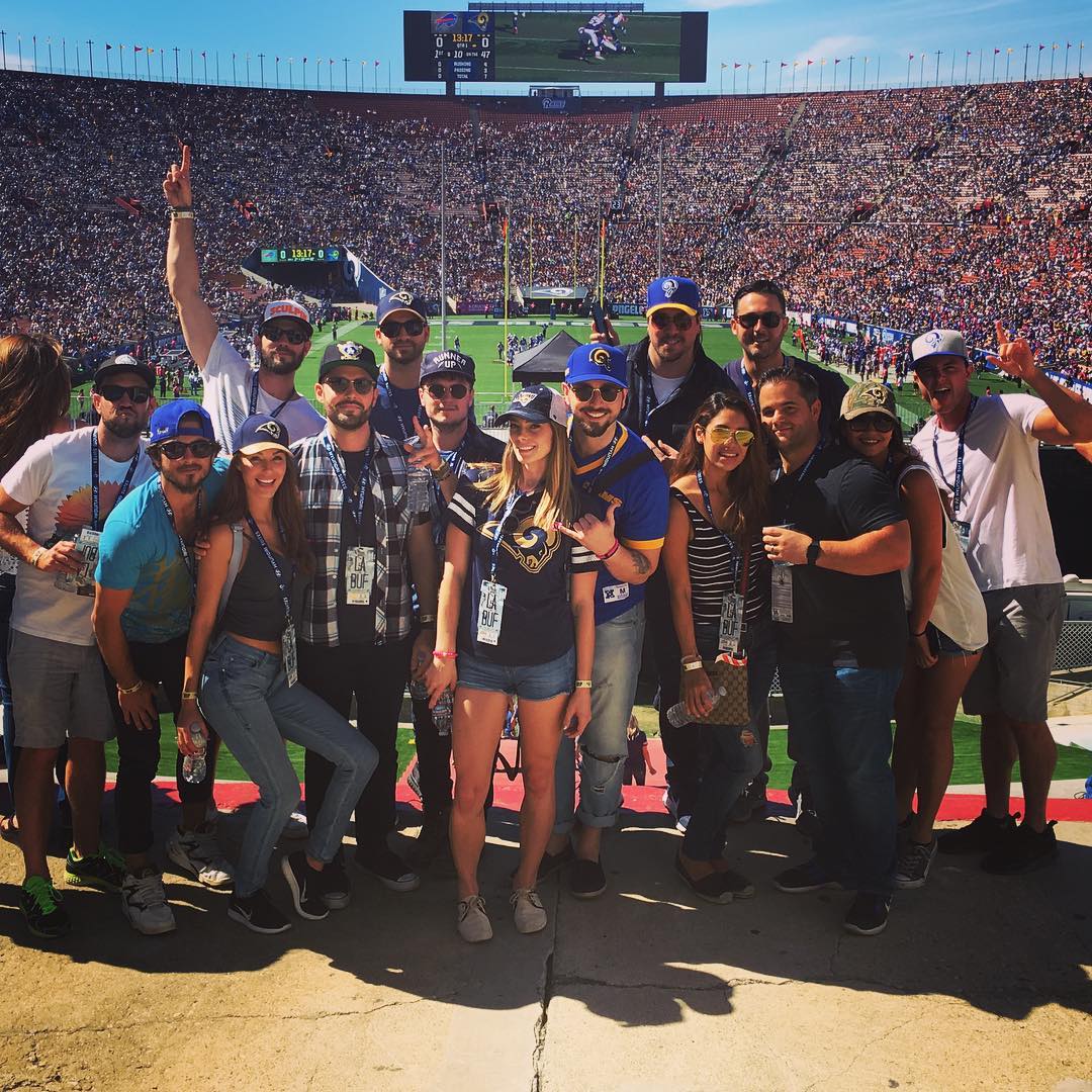 09 Oktober : The crew. At the @rams game. #nbd #sundayfunday
